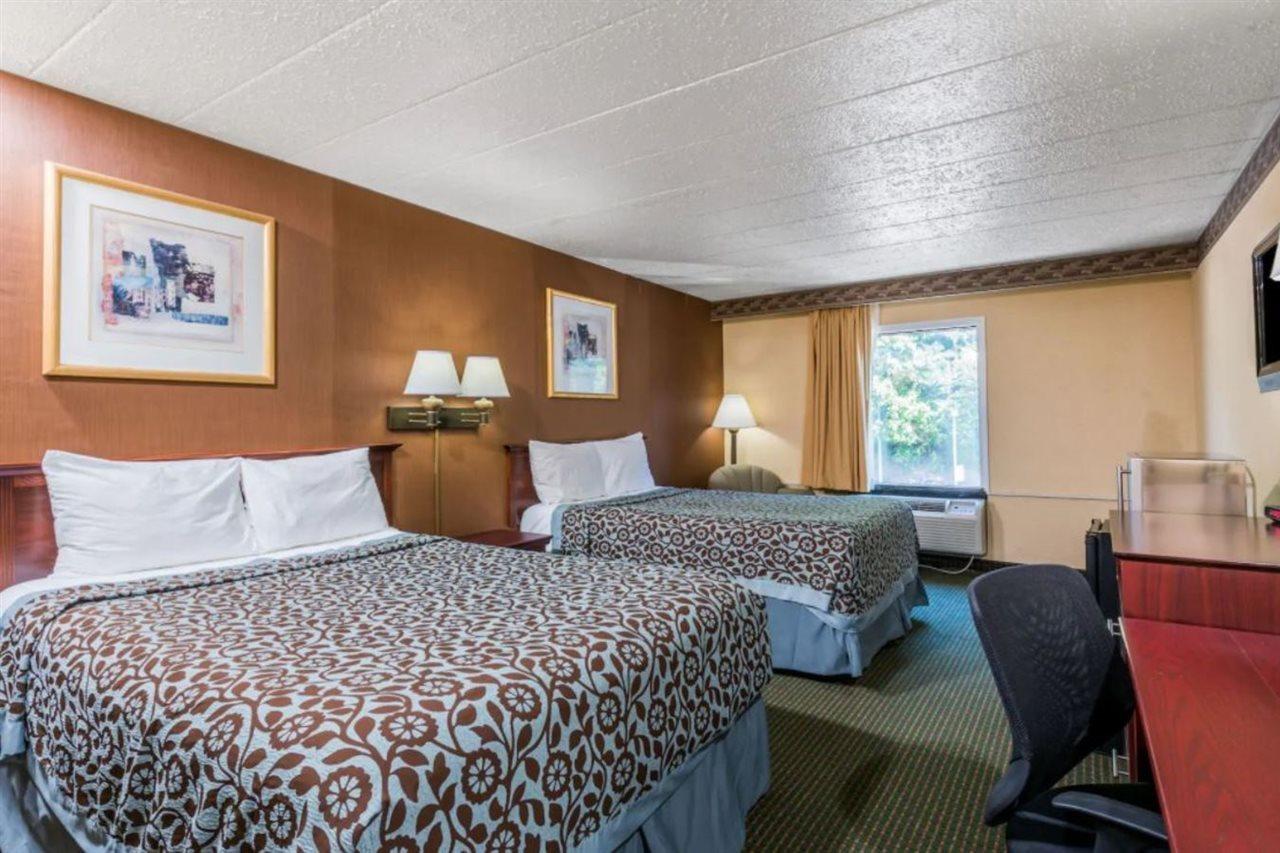 Days Inn By Wyndham Pittsburgh Exterior foto