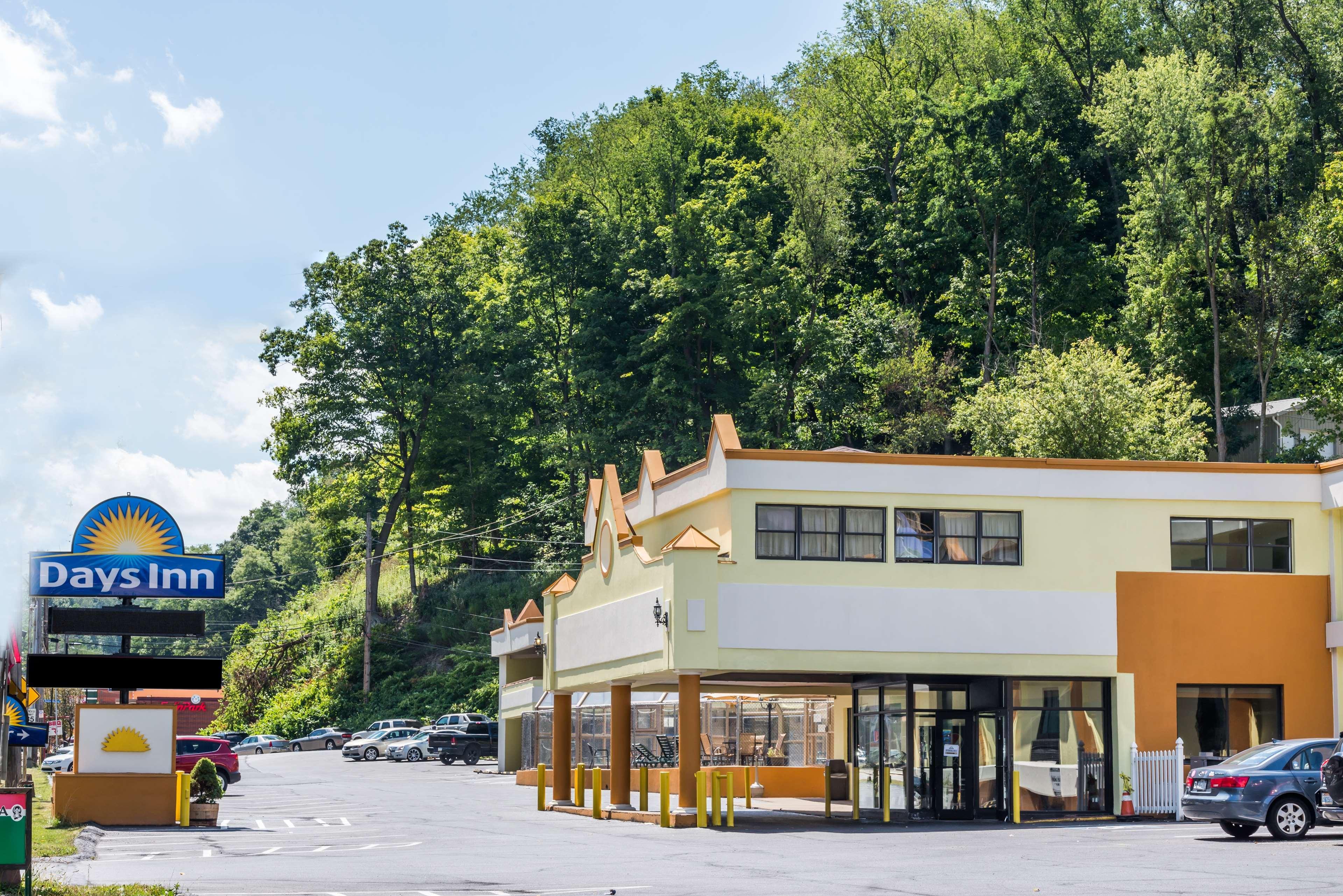 Days Inn By Wyndham Pittsburgh Exterior foto